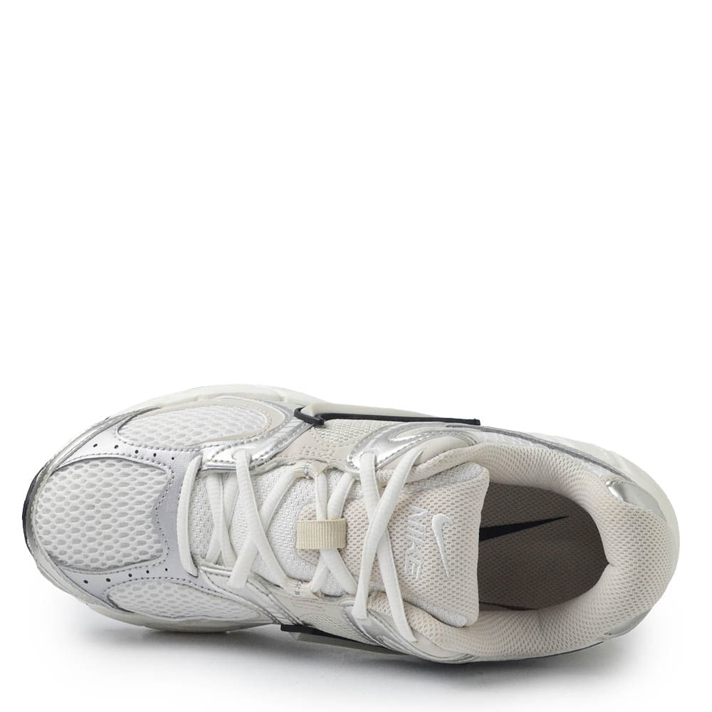 Tênis Casual Nike Feminino V5 RNR HQ7901-104 - Foto 4